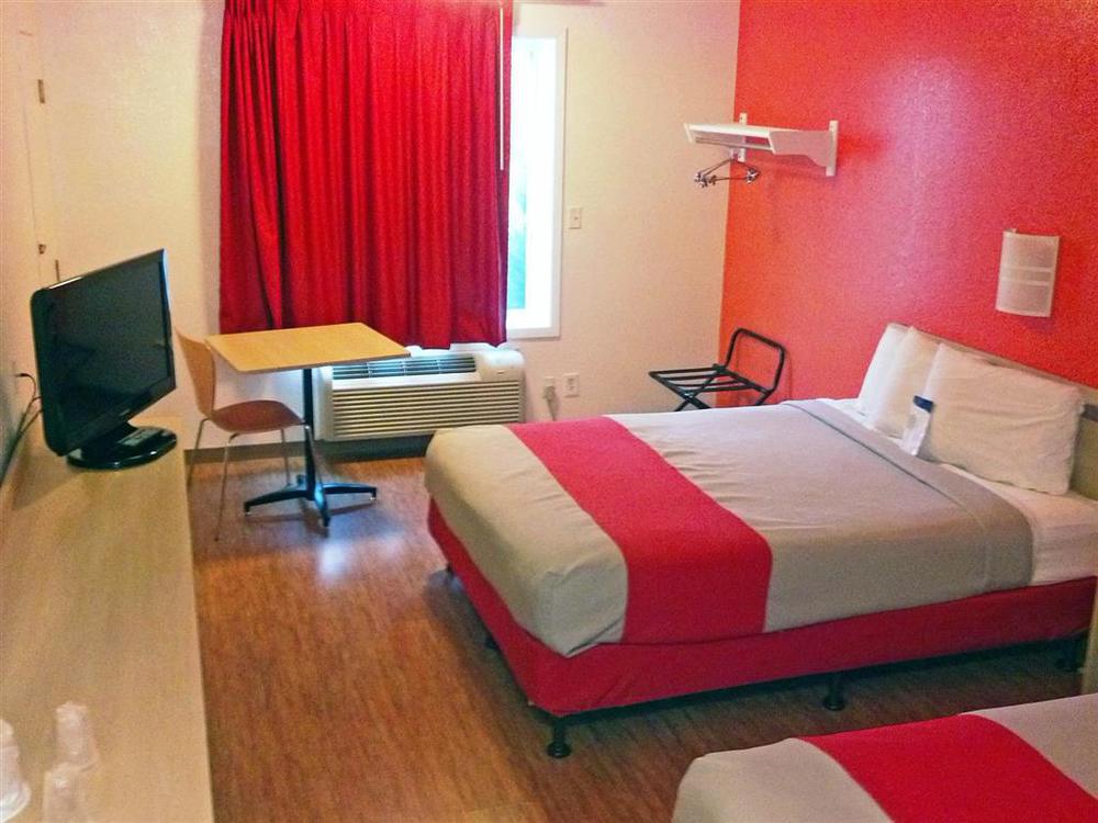 Motel 6-Altoona, Ia - Des Moines East Room photo